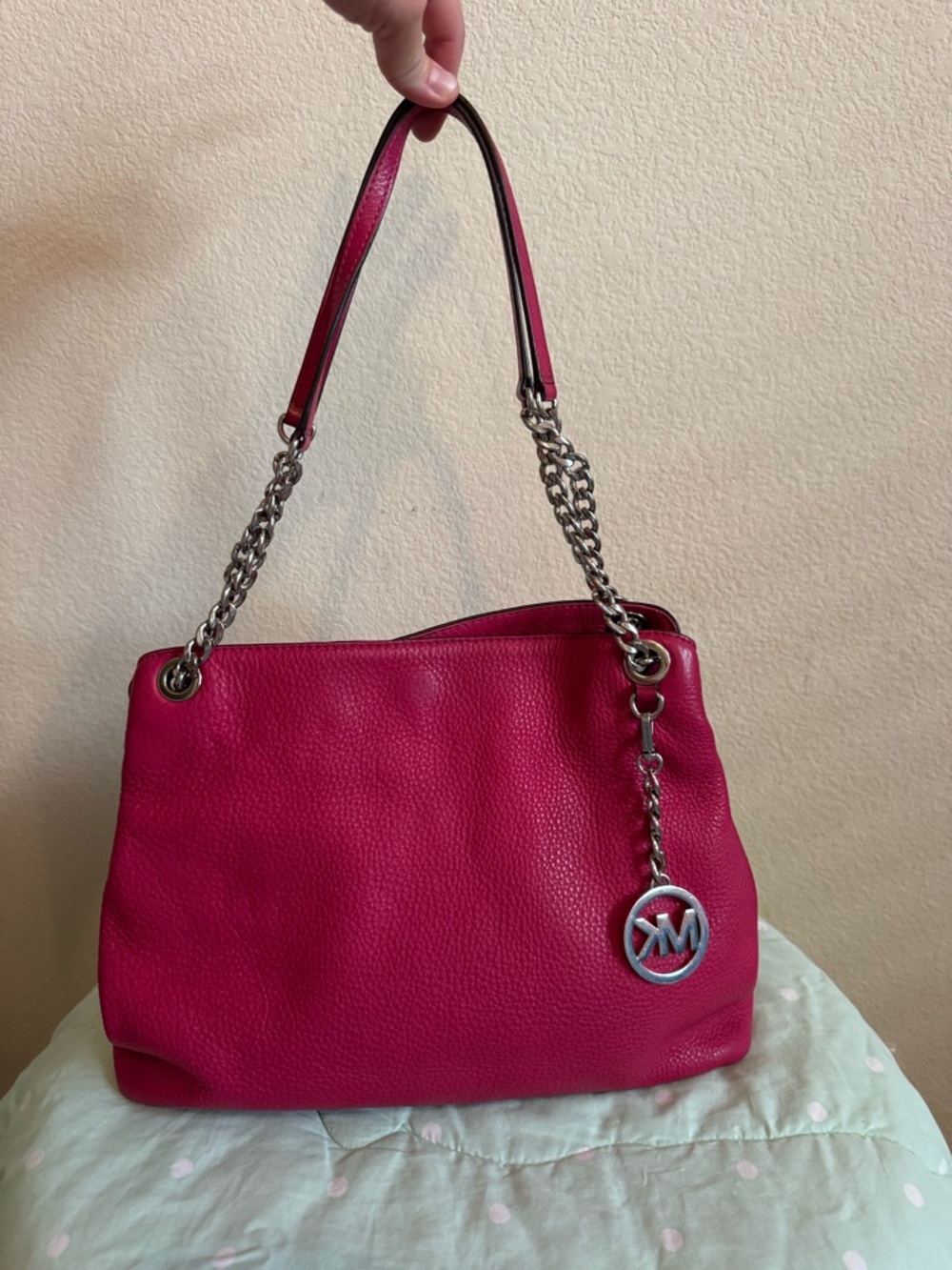 Michael Kors Jet Set Chain Shoulder Bag in hot pink pebbled leather